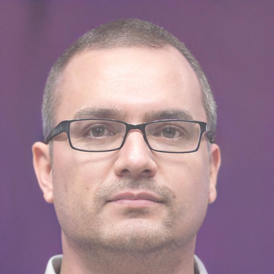 Retrato profesional de Germán Valdespino